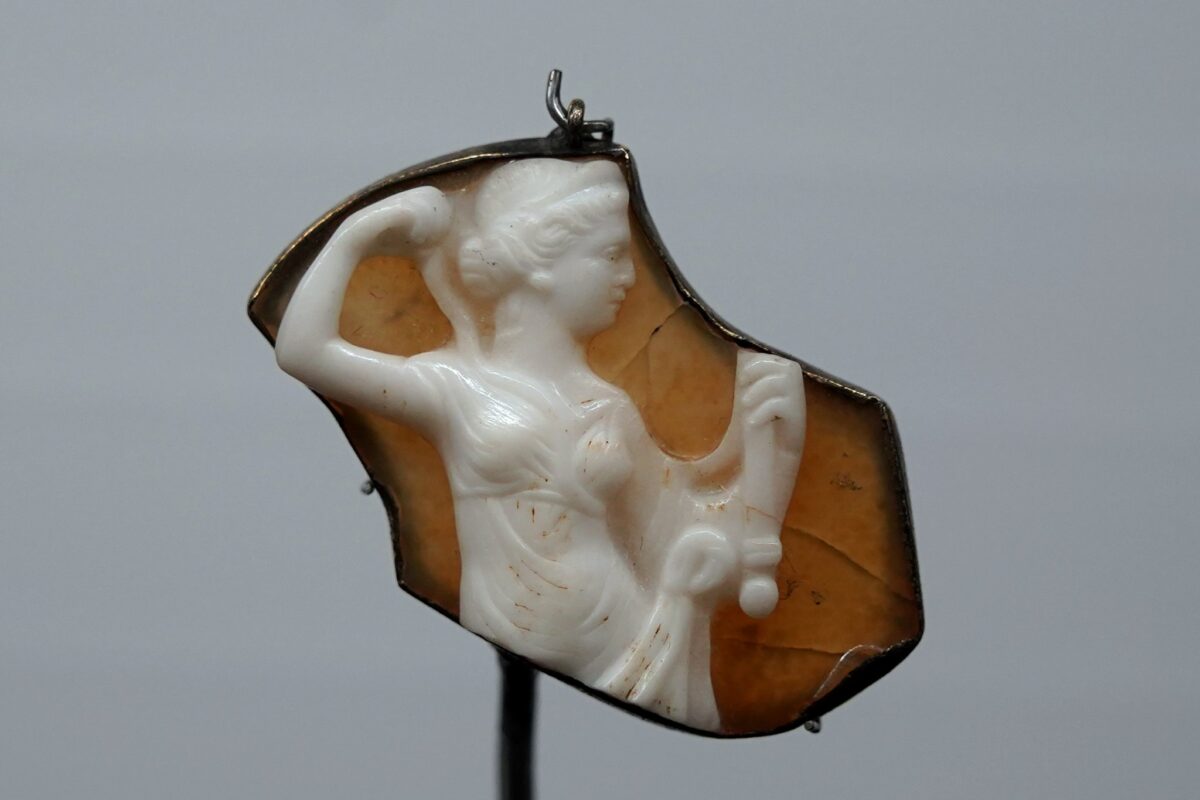 Guy Ladrière collection Ancient Gemstones in the Paris Jewelry School